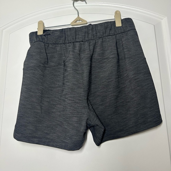 Lululemon On The Fly Shorts Gray Athletic Shorts size 6 - Picture 4 of 10